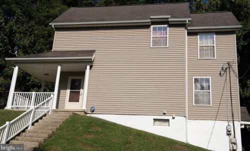 579 Stikle St, Harrisburg, PA 17113-2003