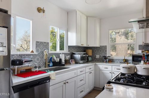 604 Hawthorne St, Glendale CA  91204-3105 exterior