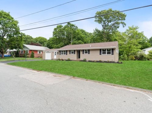 86 Scenic Dr, Warwick, RI 02886-2161