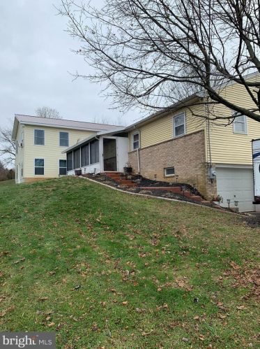 7355 Moyer Rd, Harrisburg, PA 17112-9087