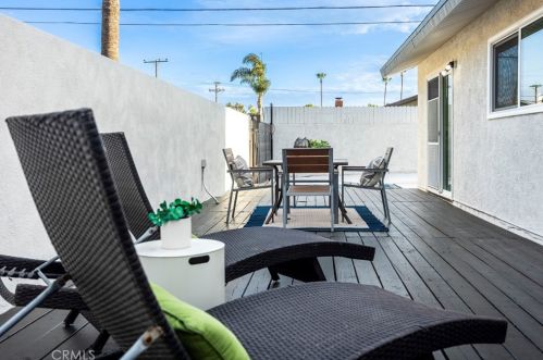 8212 Munster Dr, Huntington Beach CA  92646-5025 exterior