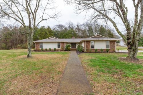3802 Oakleaf Dr, Murfreesboro, TN 37130-6819