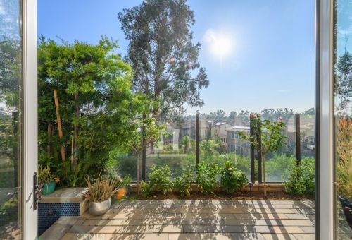 126 Long Fence, Irvine CA  92602-1807 exterior