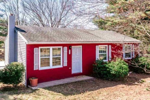 803 13th St, Grottoes, VA 24441-2023
