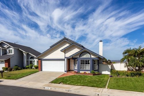 21155 Skylark Dr, El Toro, CA 92630-7268