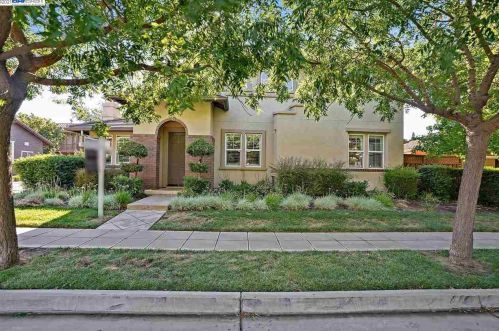 469 Orinda Ct, Tracy, CA 95391-1186