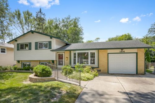 184 Basswood Dr, Elk Grove Vlg, IL 60007-1718