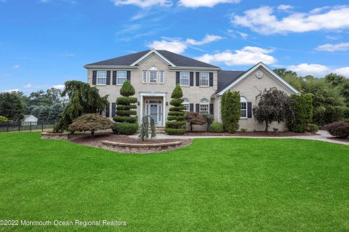 8 Beverly Ct, Jackson Twp, NJ 08527-4463