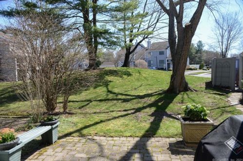 59 Crossroads Ln, Glastonbury, CT 06033-2058