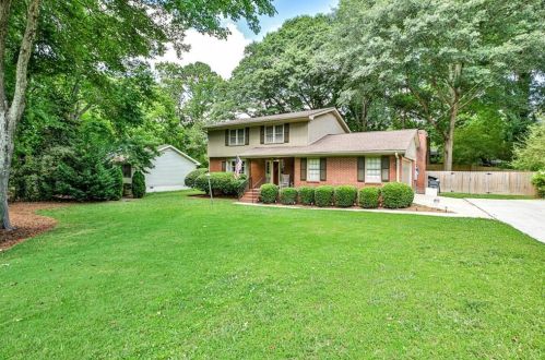 1714 Rhonda Ln, Stone Mountain, GA 30087-3219