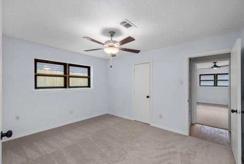 1833 Capri Ln, Taylor Lake Village TX  77586-2928 exterior