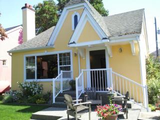 7842 Lake City Way, Seattle, WA 98115-4358