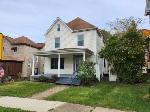 131 Adams Ave, Vandergrift, PA 15690-1304