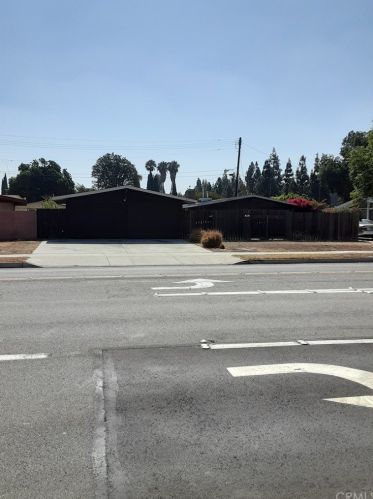 952 Walnut St, Anaheim, CA 92802-1743