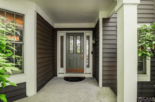 23 Briarwood Ct, Princeton, NJ 08540-9401