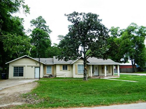 904 Callahan Ave, Conroe TX  77301-1768 exterior