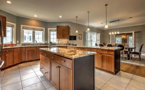 6 Fairway Dr, Wallingford, CT 06492-5459