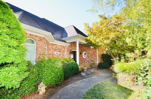 221 Sunset Valley Cir, Cleveland, GA 30528-2358