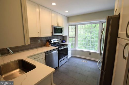 6100 Heron Pond Ct, Springfield VA  22015-3738 exterior