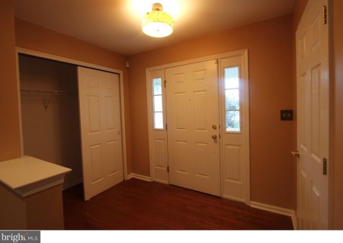 27 Lincoln Dr, Columbus NJ  08022-2333 exterior