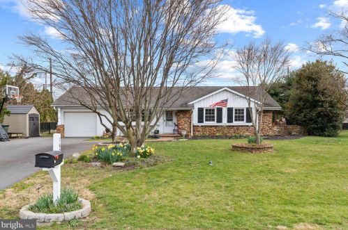 1628 Santa Barbara Dr, Lancaster, PA 17601-4120