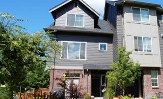 876 3rd Ave, Bellevue, WA 98027-2428