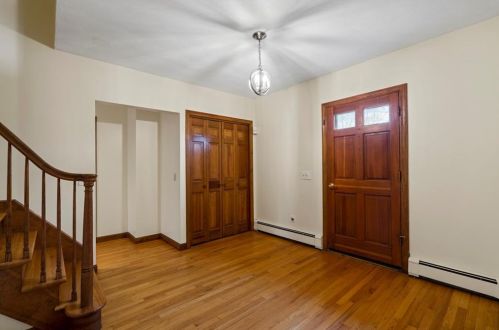 110 Kristen Ct, Warwick, RI 02888-5518