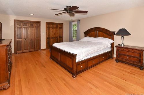 27 Oxbow Ln, Wapping, CT 06074-1936