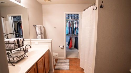 1136 Beechwood Dr, Uhland TX 78640-5718 exterior