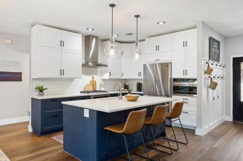 4246 Cyn Gln Cir, Austin TX  78732-2187 exterior