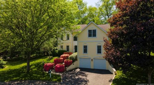 4 Heron Ct, Norwalk, CT 06855-1600
