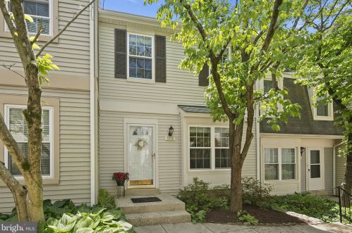 5888 Bridgetown Ct, Springfield, VA 22015-2811