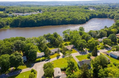 604 Lakeside Blvd, Waterbury, CT 06708-2823