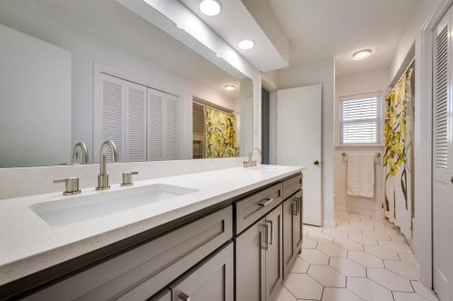 9672 Atherton Dr, Dallas TX  75243-6135 exterior