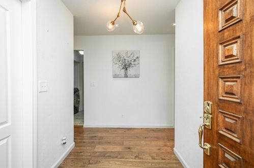 4042 Cowell Blvd, Davis, CA 95618-4322