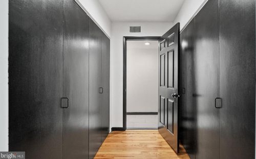 512 4 St, Philadelphia PA 19133-3105 exterior