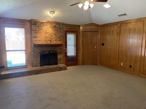 2117 Cordoba Dr, Carrollton TX  75006-1881 exterior