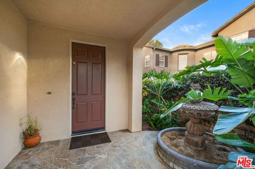131 Park Hill Rd, Simi Valley, CA 93065-7384