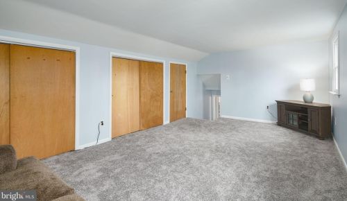 1221 Oakwood Rd, Tavistock NJ  08033-3632 exterior