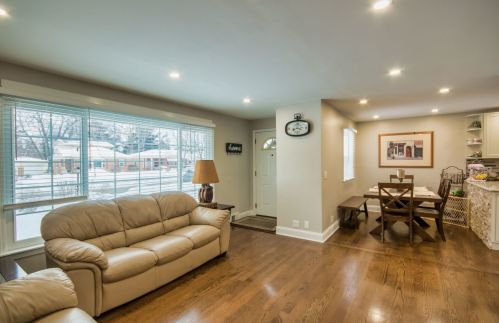 237 Oak St, Palatine, IL 60067-6216