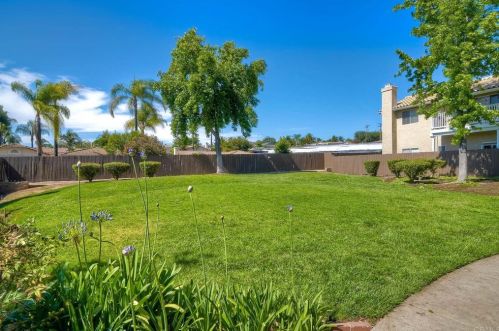 1326 Palomar Pl, Vista CA 92084-3565 exterior