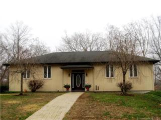 38 High St, Wallingford, CT 06492-2245