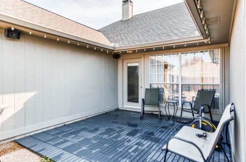 1309 Royal Palm Ln, Carrollton TX 75007-1035 exterior