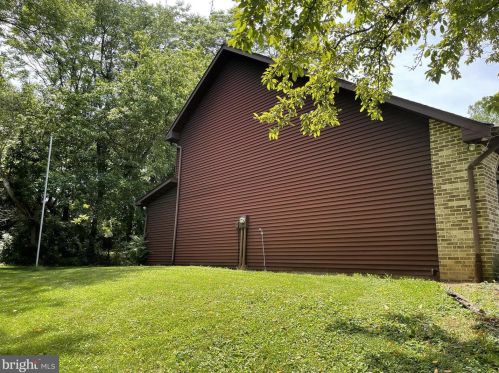 112 Bentley Ln, Lancaster PA  17603-6223 exterior