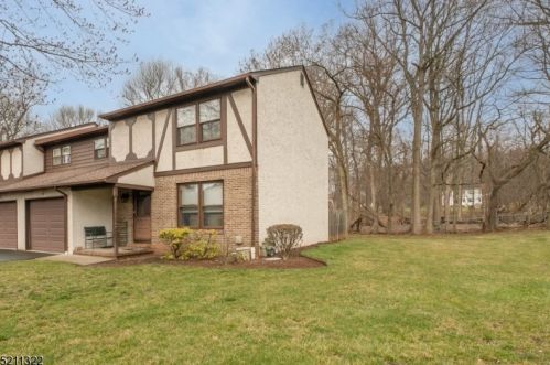 20 Teaberry Dr, Edison, NJ 08820-1425
