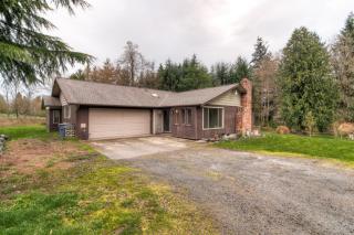 8113 Pipeline Rd, Tacoma, WA 98443-1040