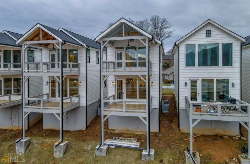 43 Cottonwood St, Clayton, GA 30525-0042