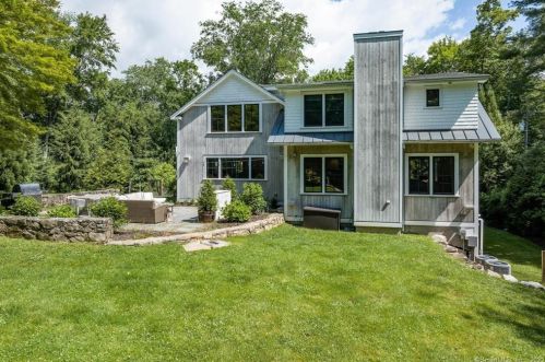 86 Lower Cross Rd, Greenwich CT  06831-3002 exterior