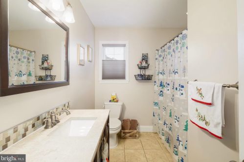 834 Edge Park Dr, Tavistock NJ 08033-1022 exterior