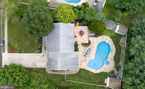 5 Bellfry Manor Dr, Clarksboro, NJ 08020-1214